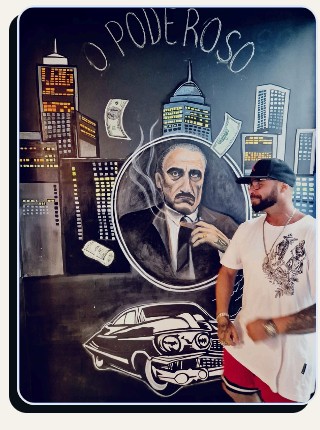 Mural retratando 'O Poderoso'